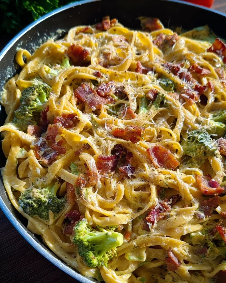 Cremige Pastapfanne mit Brokkoli und turkey bacon