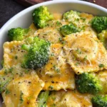 Cremige Ravioli Pfanne mit Brokkoli