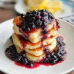 Fluffige Pancakes mit Blaubeer Sauce
