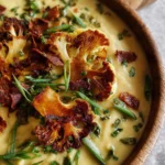 Vegane Blumenkohlsuppe mit Kokos-Speck